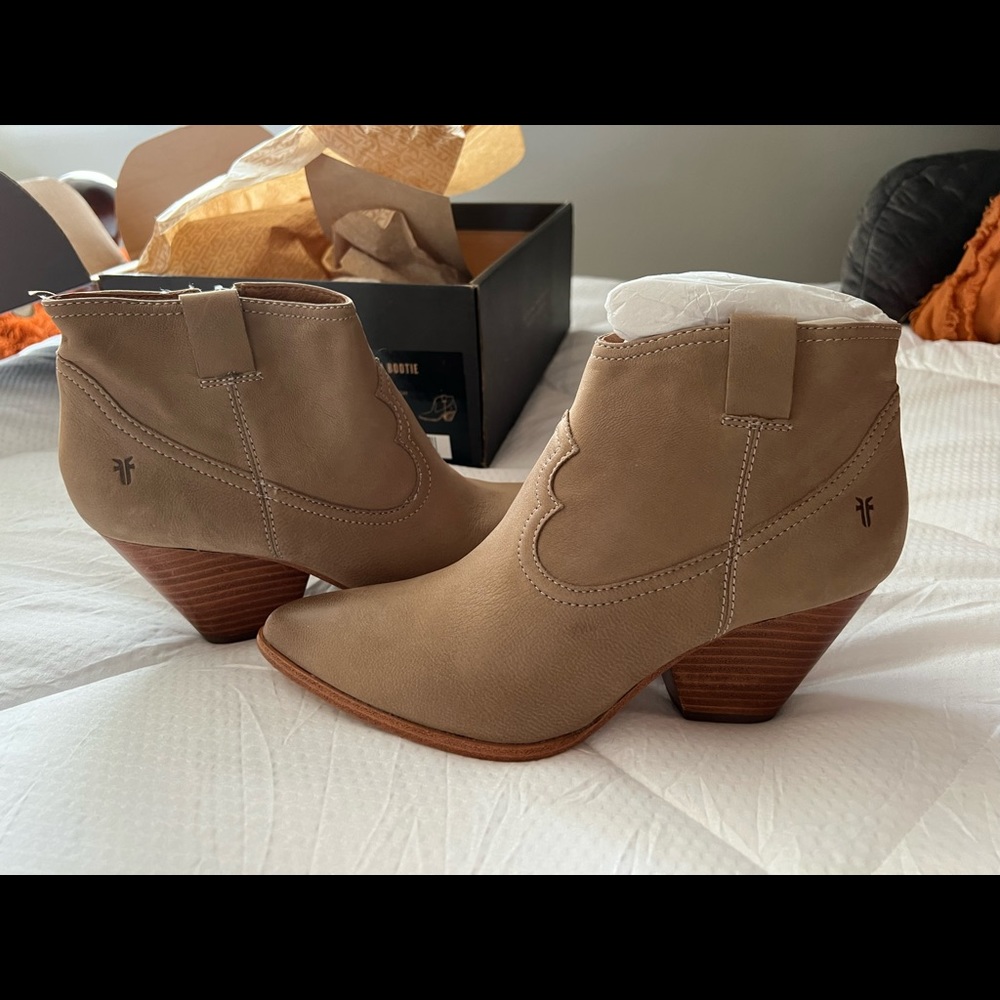 Brand new FRYE boots size 9